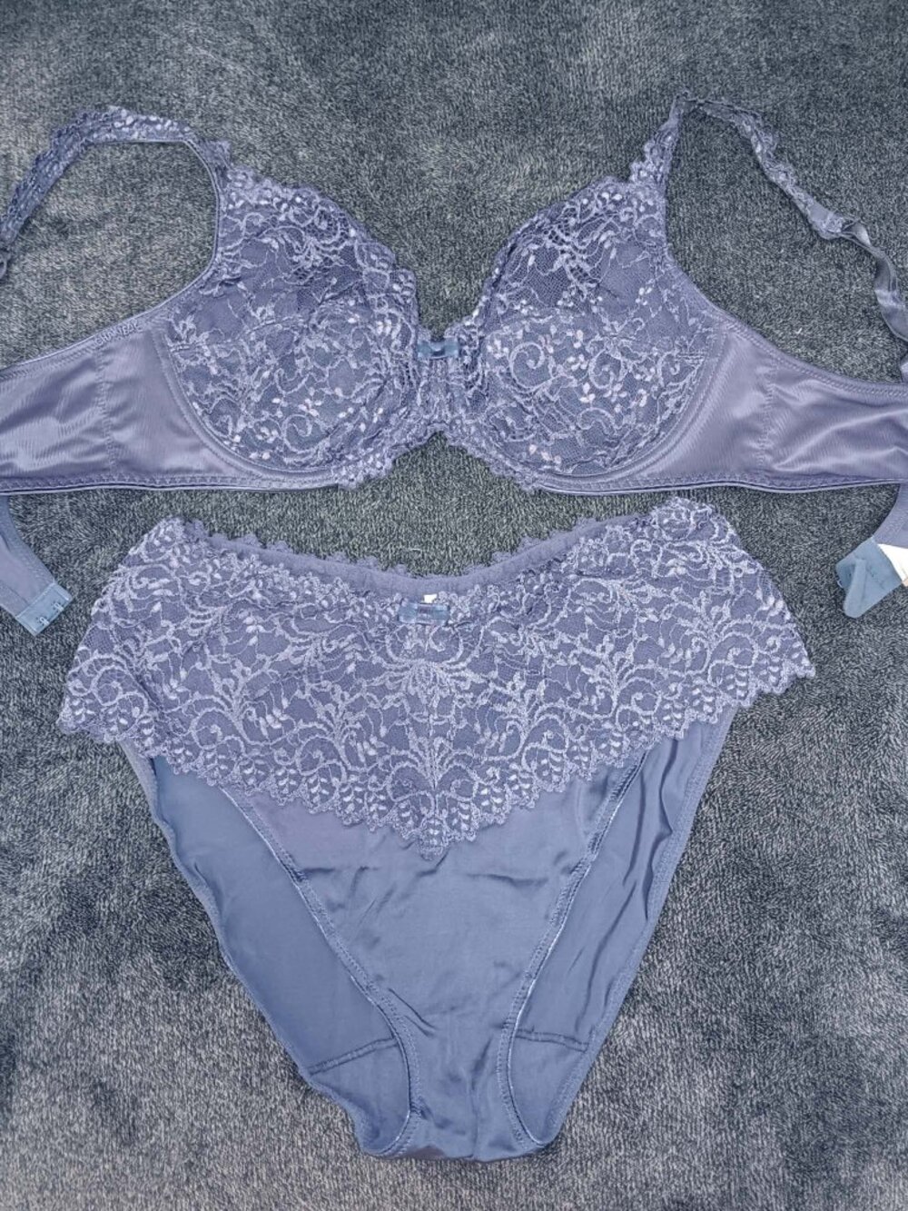 SET PLUS Lace muted blue-cyan hue bra 40 C panty XL French brand Chantelle
